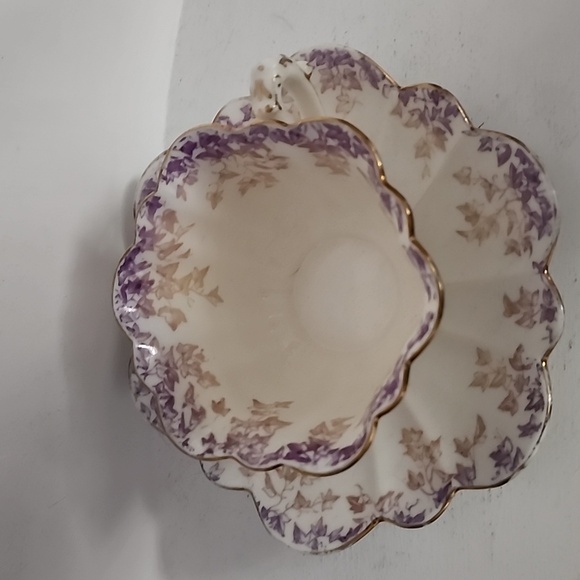 ANTIQUE WILEMAN FOLEY EMPIRE SHAPE LILAC IVY TEA CUP & SAUCER england - Picture 8 of 8